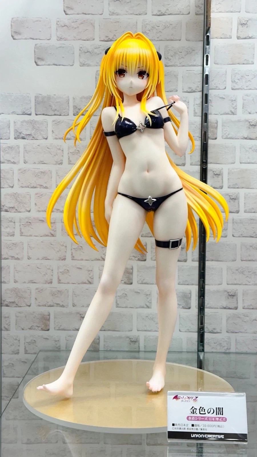 [유니온 크리에이티브] 1/4 금빛 어둠 수영복 Ver 전시 사진_1.webp