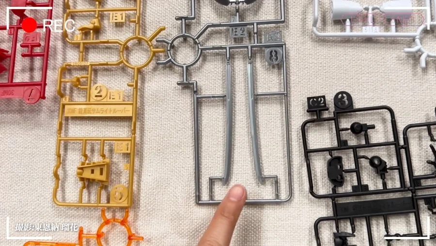 [반다이] 30MF 요로이신덴 사무라이 트루퍼 작열의 가이 조립 샘플 소개 영상_10.webp