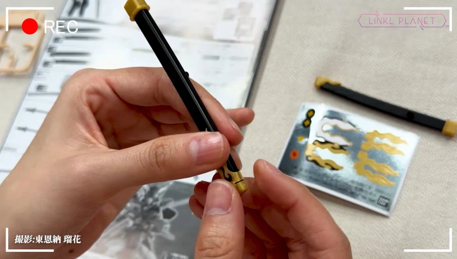 [반다이] 30MF 요로이신덴 사무라이 트루퍼 작열의 가이 조립 샘플 소개 영상_15.webp