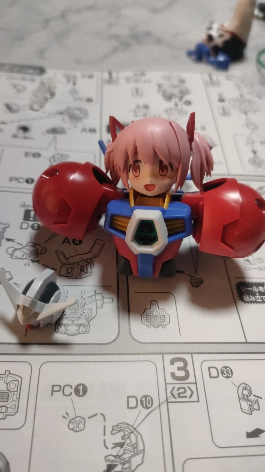 30MP 카나메 마도카 교복 Ver 가조립 + HG 타이터스 조합 사진_6.webp