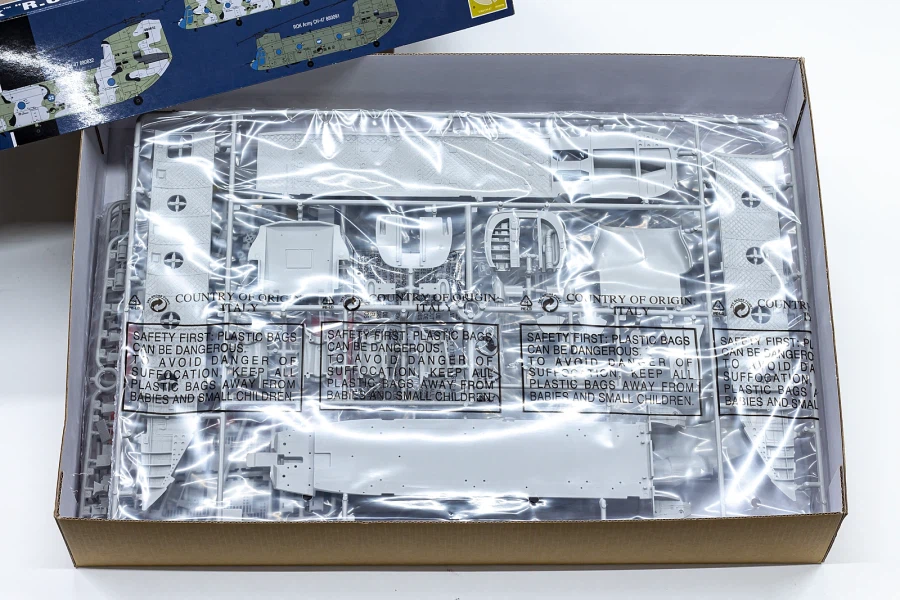 [아카데미 과학] 1/48 CH-47D 치누크