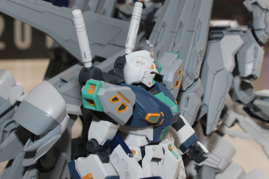 HGUC 1/144 아류제우스 + 양산형 뉴 건담 다각도 전시 사진_28.webp