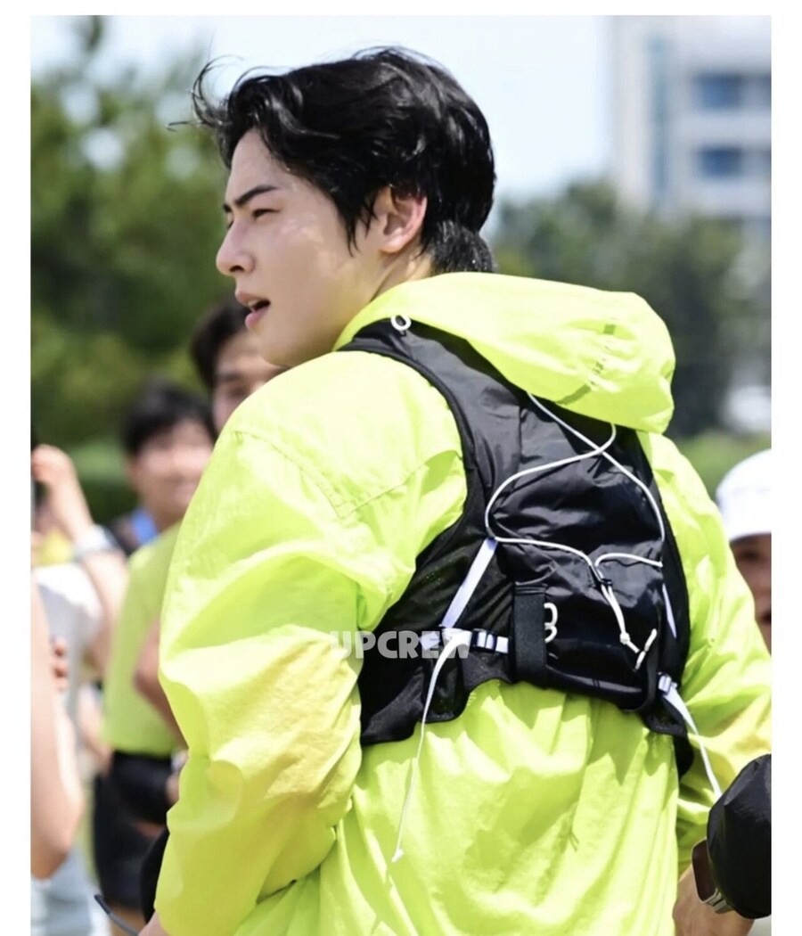 11km 마라톤 뛰고 땀나서 망가진 차은우.jpg_2.jpg