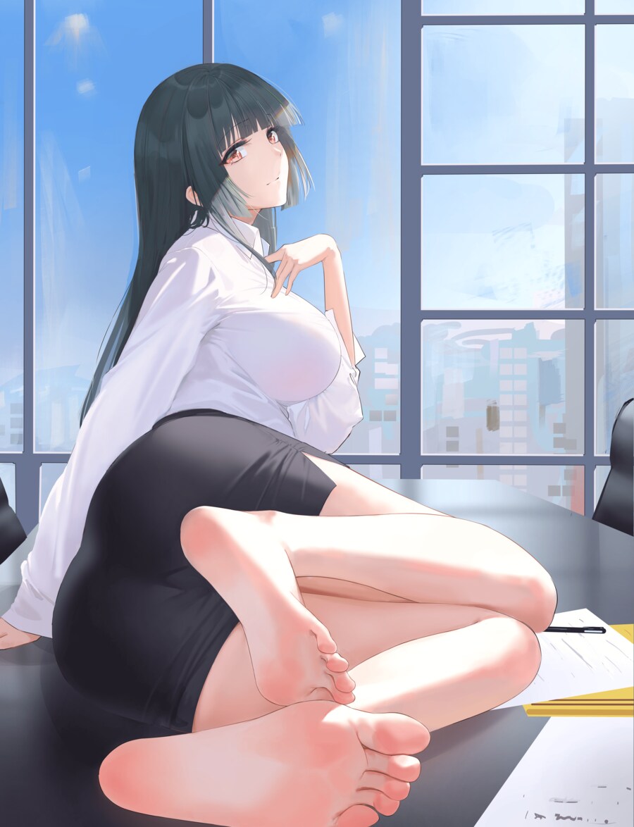 발바닥 보여주는 회사원 누나_1.png