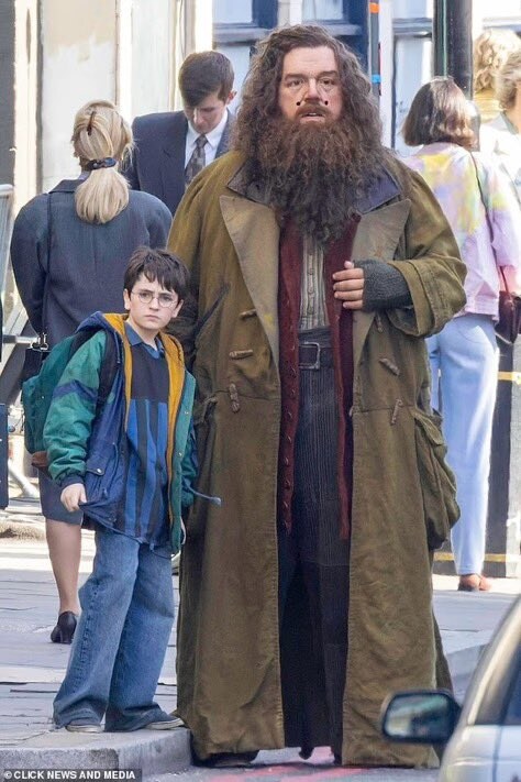 HBO 해리포터 드라마 촬영장 해리,해그리드 모습 .. JPG_2.jpg