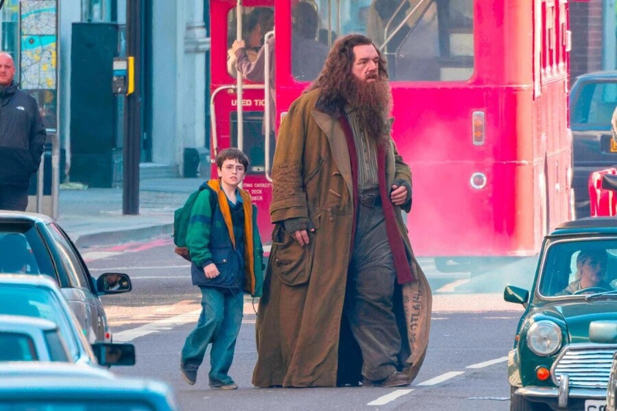 HBO 해리포터 드라마 촬영장 해리,해그리드 모습 .. JPG_3.jpg