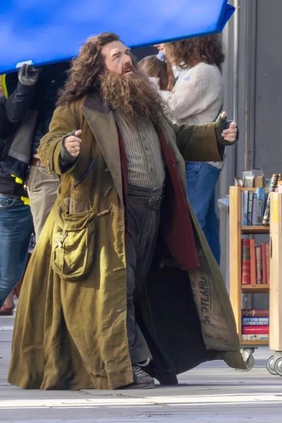 HBO 해리포터 드라마 촬영장 해리,해그리드 모습 .. JPG_4.jpg