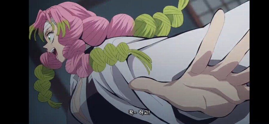 귀멸) 사주가 미츠리 쉴드치는거 포기한 순간_16.jpg