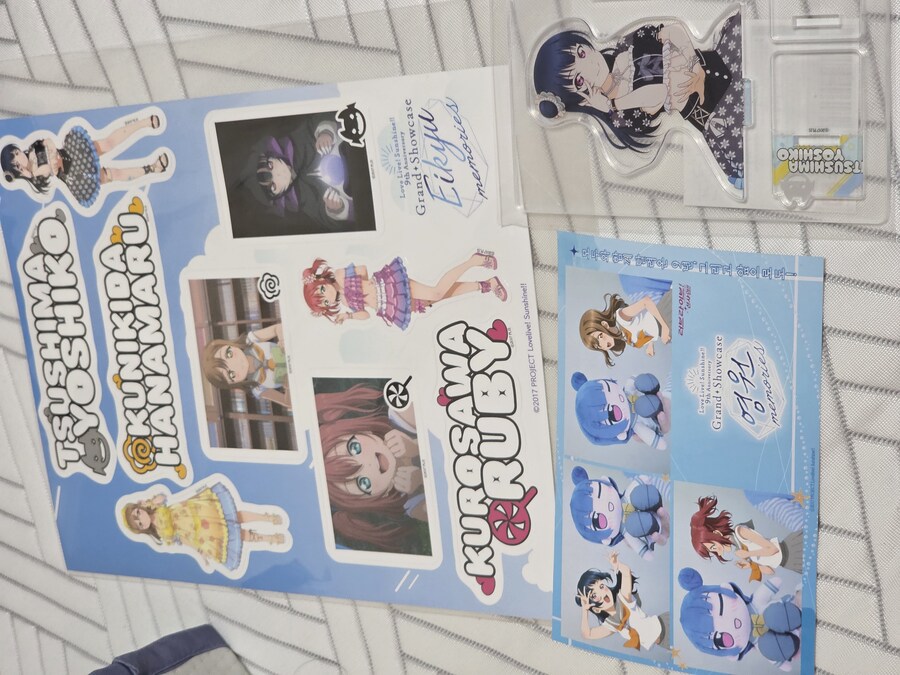 럽라) 굿즈 수확물 ㅡ 요시코 모니터 스탠드_1.jpg