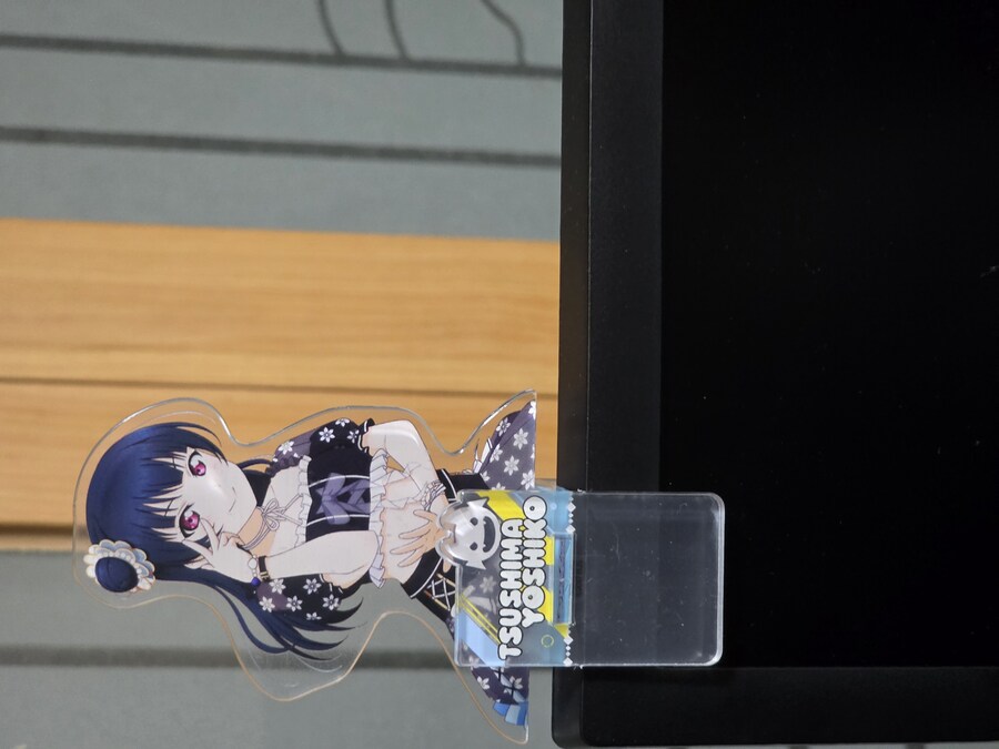 럽라) 굿즈 수확물 ㅡ 요시코 모니터 스탠드_2.jpg