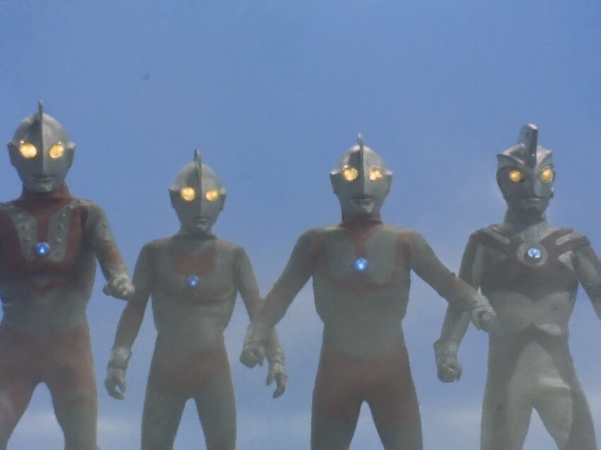 울트라맨)의 노란 눈_3.jpg