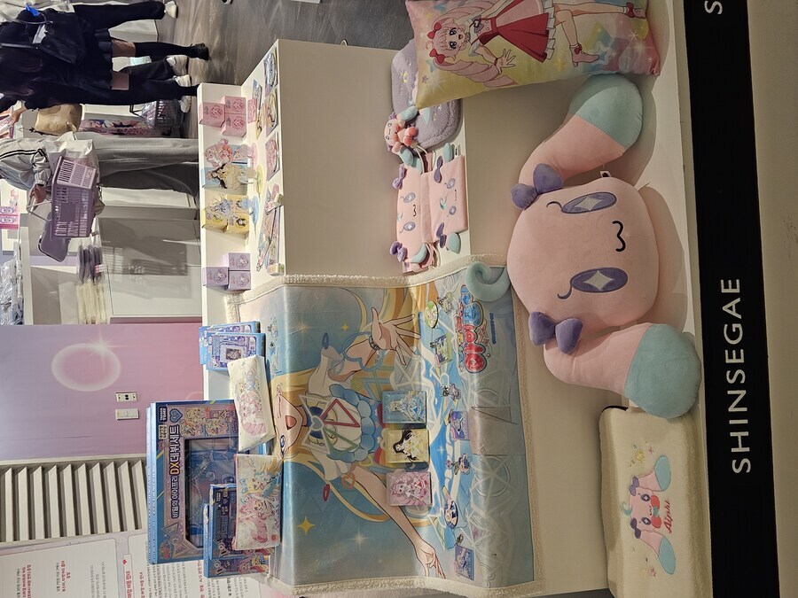 애들보는 만화 여캐들을 타 애니 여캐보다 화려하게 그리는 이유_1.jpg