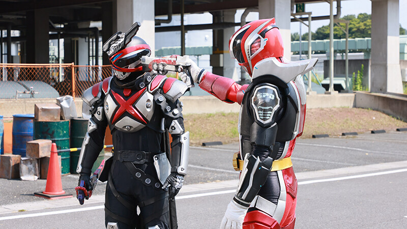 슈퍼전대) 블랙 탈주 후 긴급하게 투입된것은 바로_2.jpg