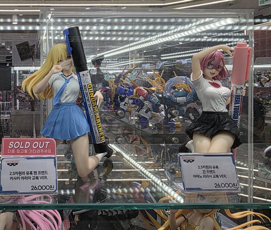 2. 5차원 유혹 피규어_2.jpg