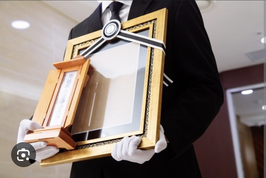 체인소맨 포스터를 들고 집에 가는 내 모습_2.jpg