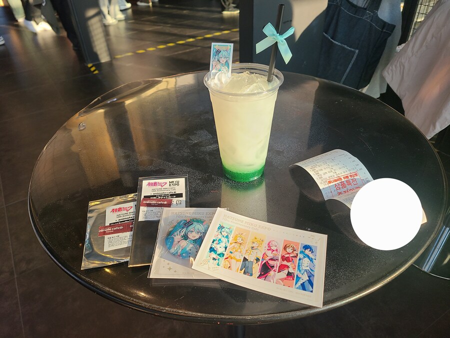 보컬로이드)애니메이트 카페 왔는데.jpg_1.jpg