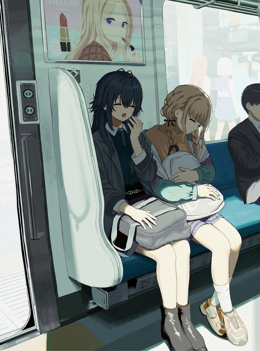 @) 전철 안의 하츠보시 학원 재학생들_1.jpg