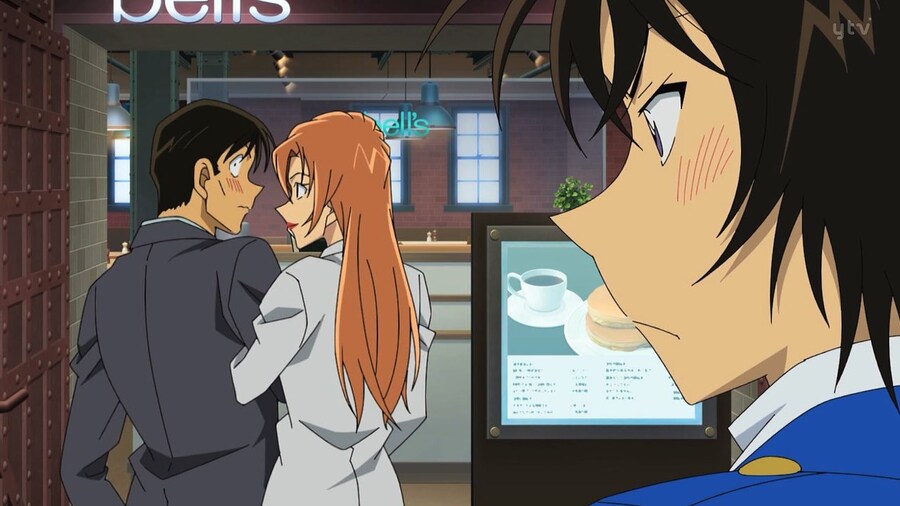 코난)여친에게 불륜 현장을 들킨 형사 아저씨_2.jpg