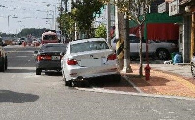 인도 보도블럭들이 빨리 망가지는 진짜 이유_1.jpg