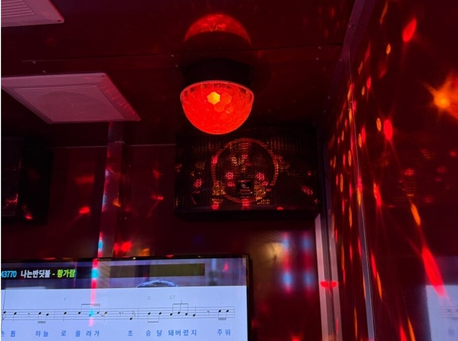 1만 8천원 만화 카페 혜자다 vs 창렬이다_8.jpg