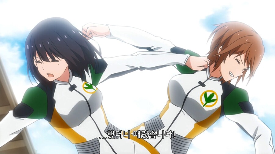 기가 존나쌘 언니들이 팀전 레이싱 하는 만화_68.jpg