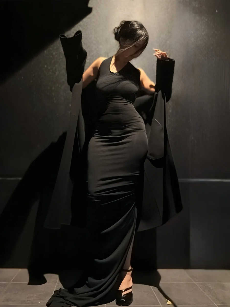 크리스마스에 자기 몸매 사진 올리는 유부녀 망가 작가.jpg_4.webp