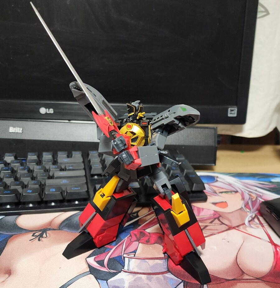 블랙 마이트가인은_1.jpg