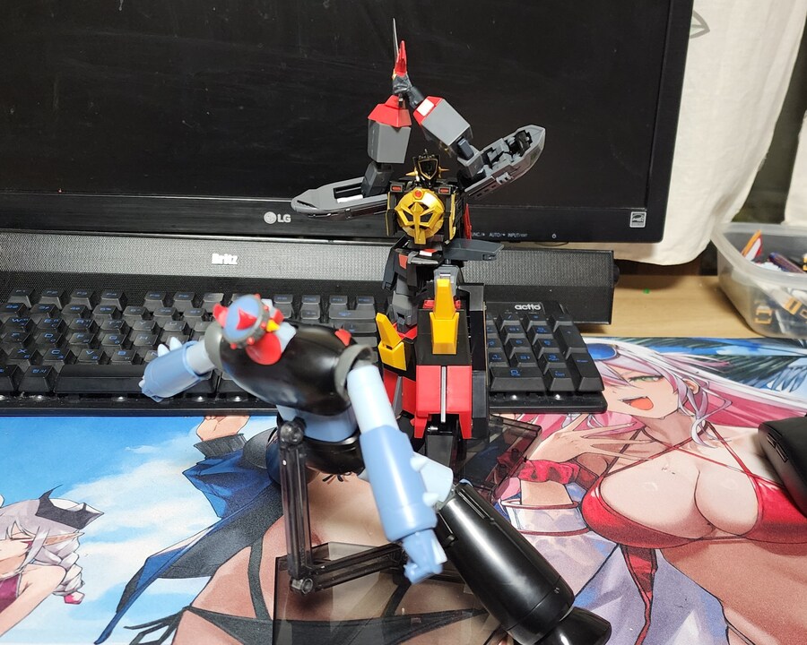 블랙 마이트가인은_2.jpg