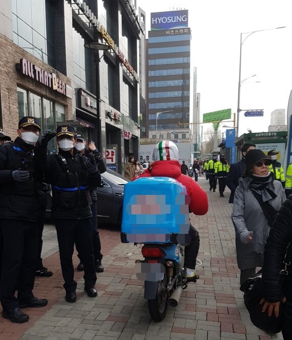 보도블럭 망가지는건 한국의 날씨 때문만이 아님_1.jpg