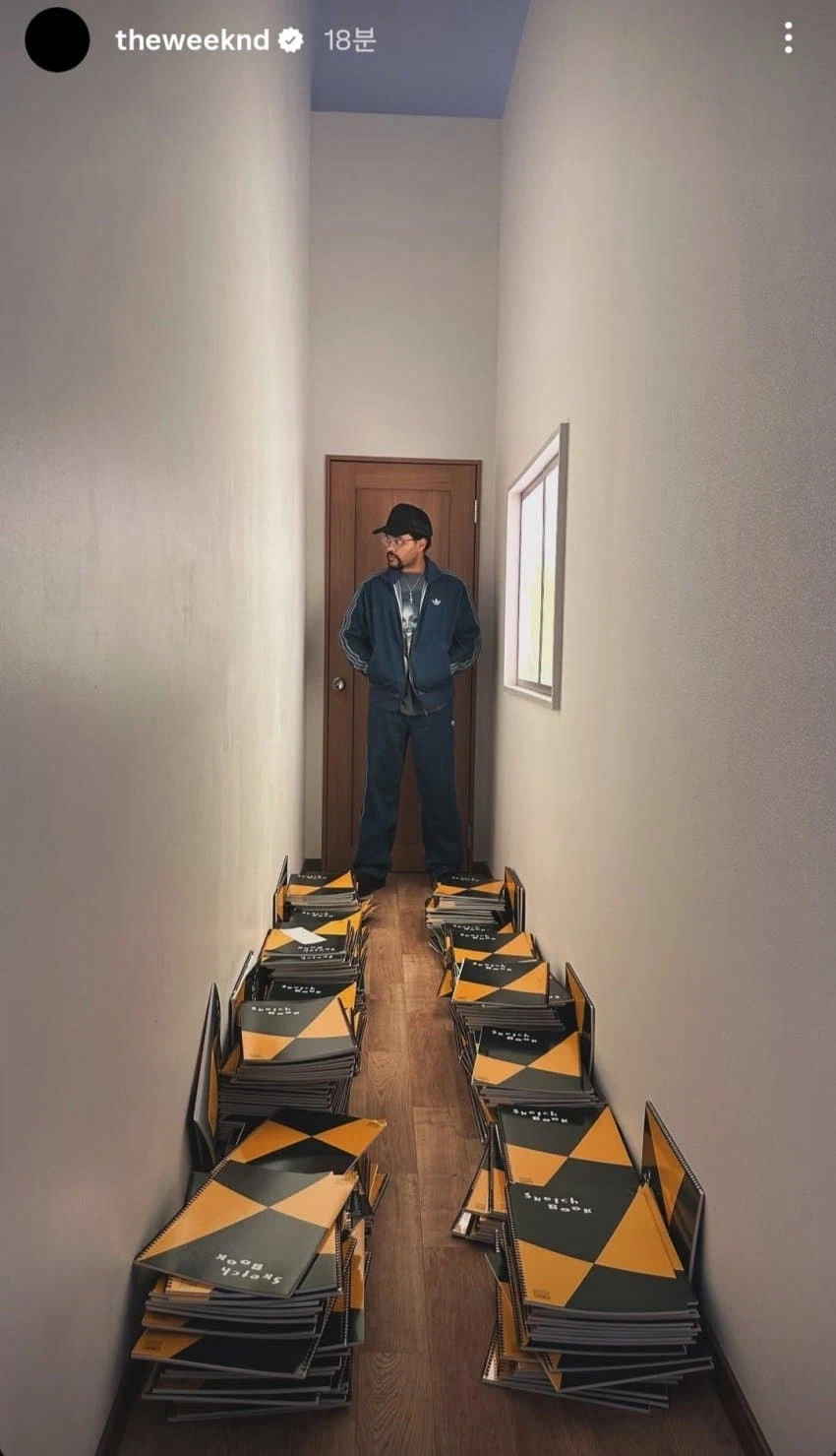 룩백) 전시회에 간 더위켄드_2.webp