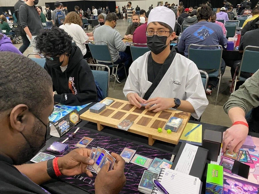 유희왕)무슨 덱을 쓰려는 건지 전혀 모르겠군..._1.webp