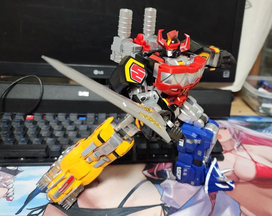 합체로봇은 보고있을 때가 가장 아름답다_2.webp