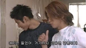 관광버스 안내원이 안내는 안하고 딴소리하는 만화_2.webp