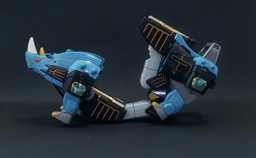 개인작으로 역대 최고의 변형기믹이라 생각하는 슈퍼전대 메카_2.webp