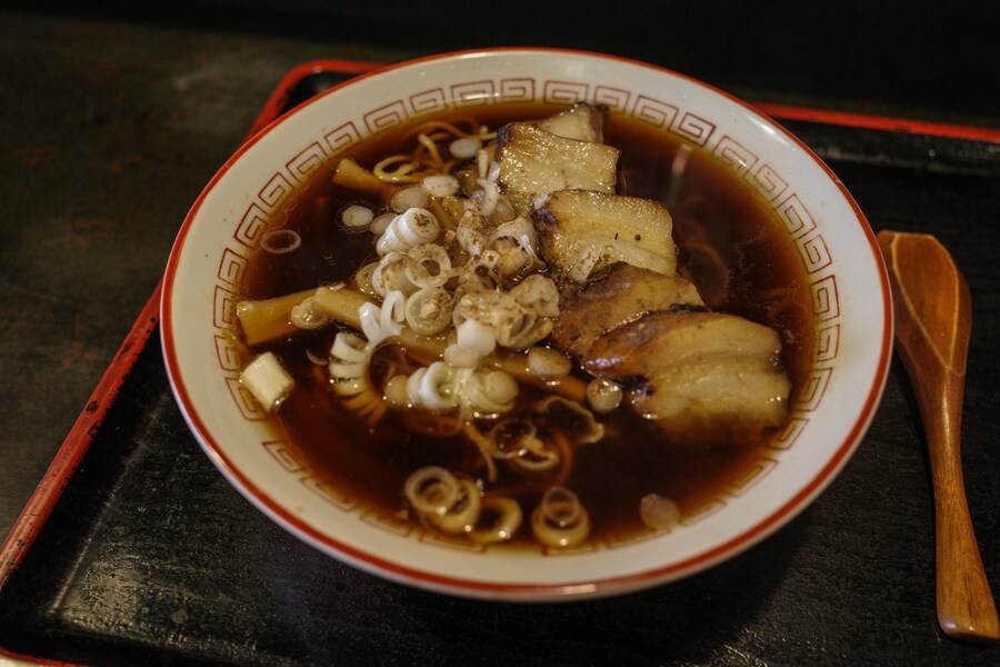 일본, 만화잡지와 오래된 오락기가 있는 라멘 가게_4.jpg