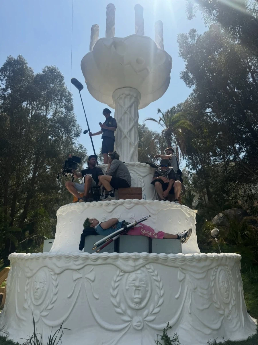 원피스)밀랍 케이크에 갇힌 조로.jpg_1.webp