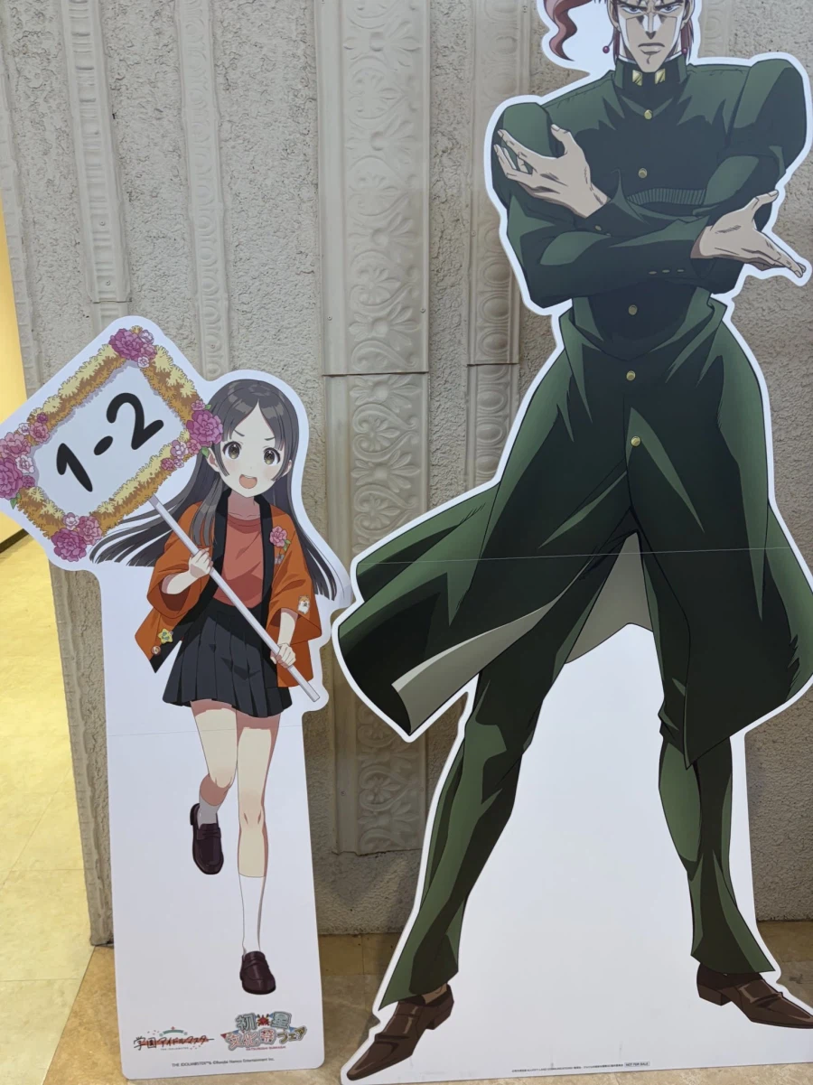 죠죠)아이돌 옆에 선 사람.jpg_1.webp