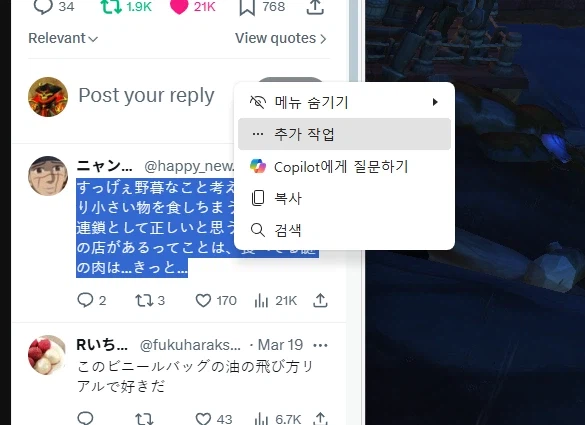 거대한 곰 아저씨는 그냥 먹여주고 친절하게 다니는 걸 좋아해._3.webp