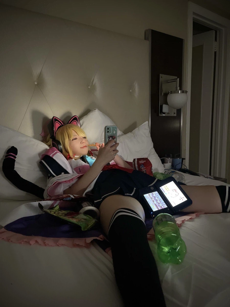 블루아카) 마참내 차원이동을 터득한 모모이_3.webp