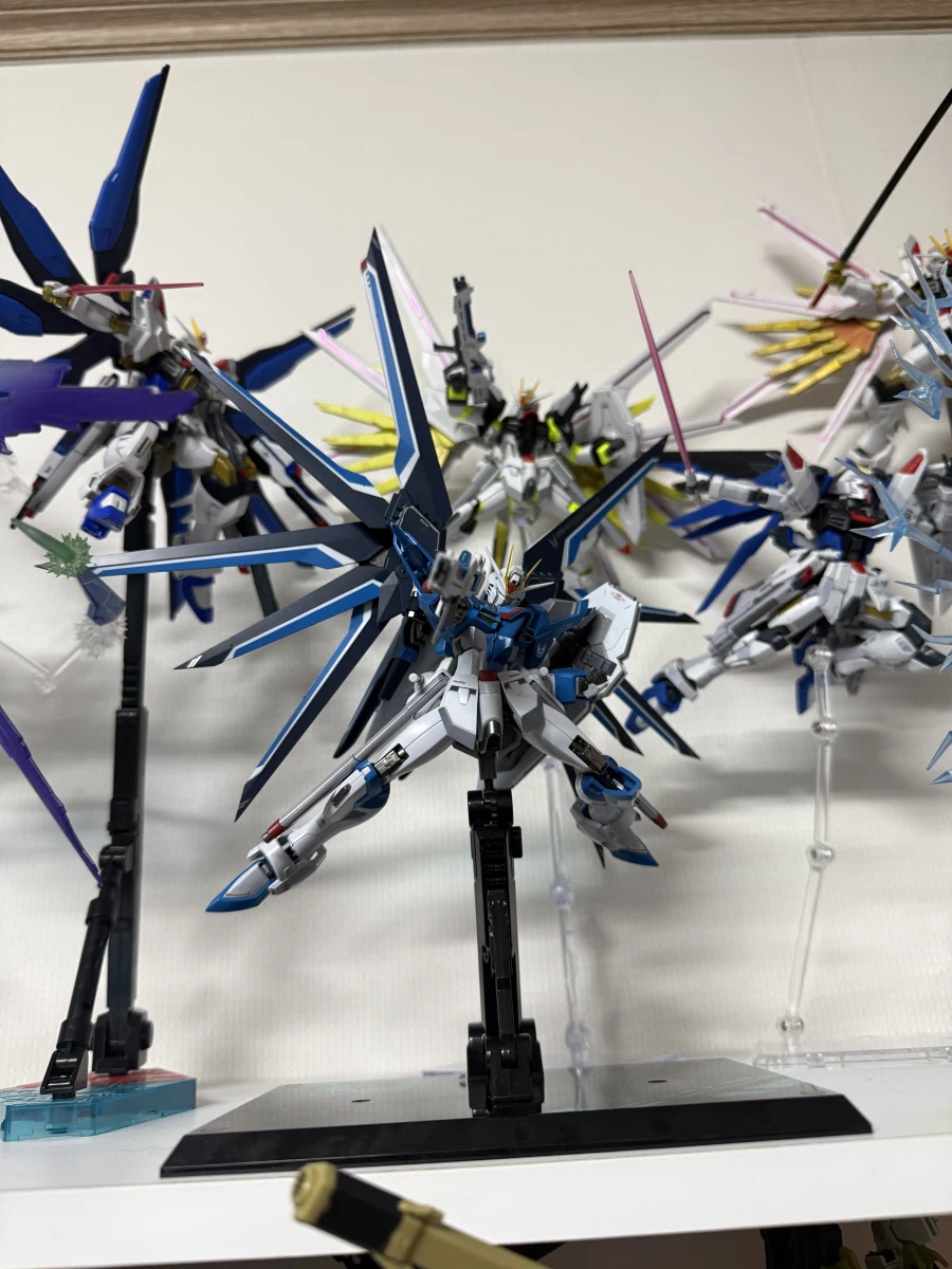 건담) 분명 욕 개쳐먹었던 디자인인데_2.webp