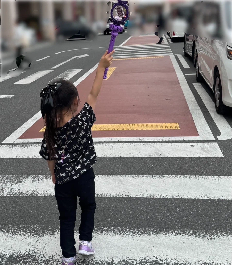 프리큐어)새 장난감에 신난 여아선배.jpg_1.webp