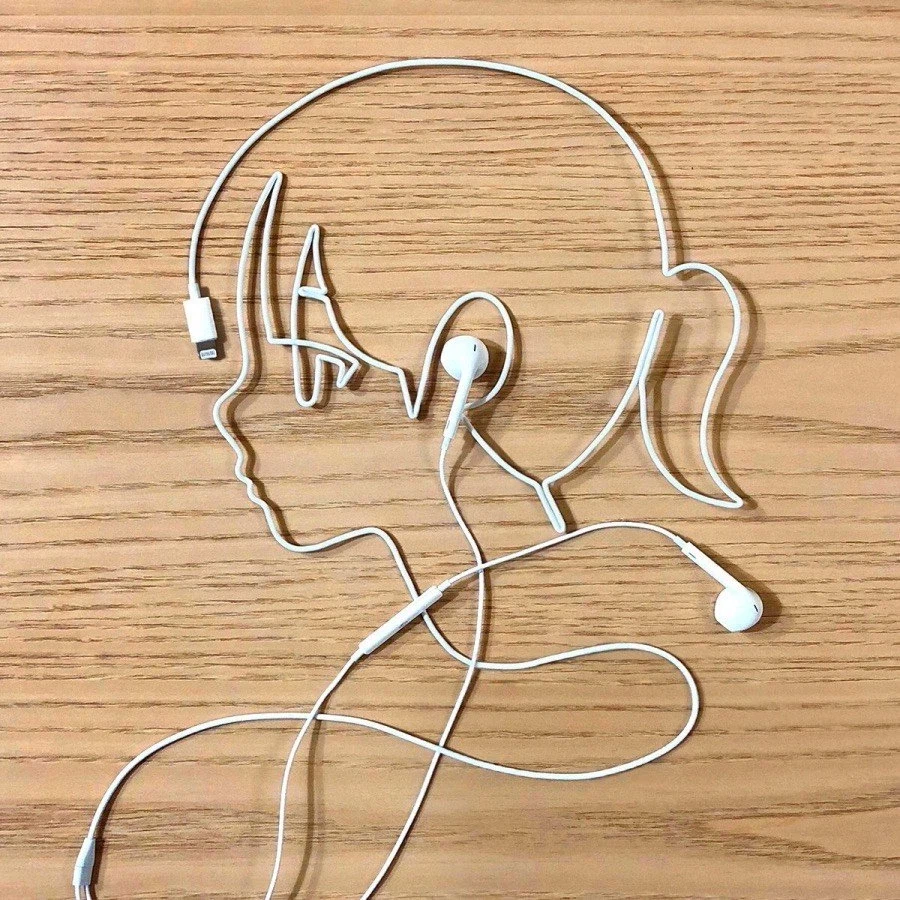 함몰유두 이어폰 소녀_1.webp