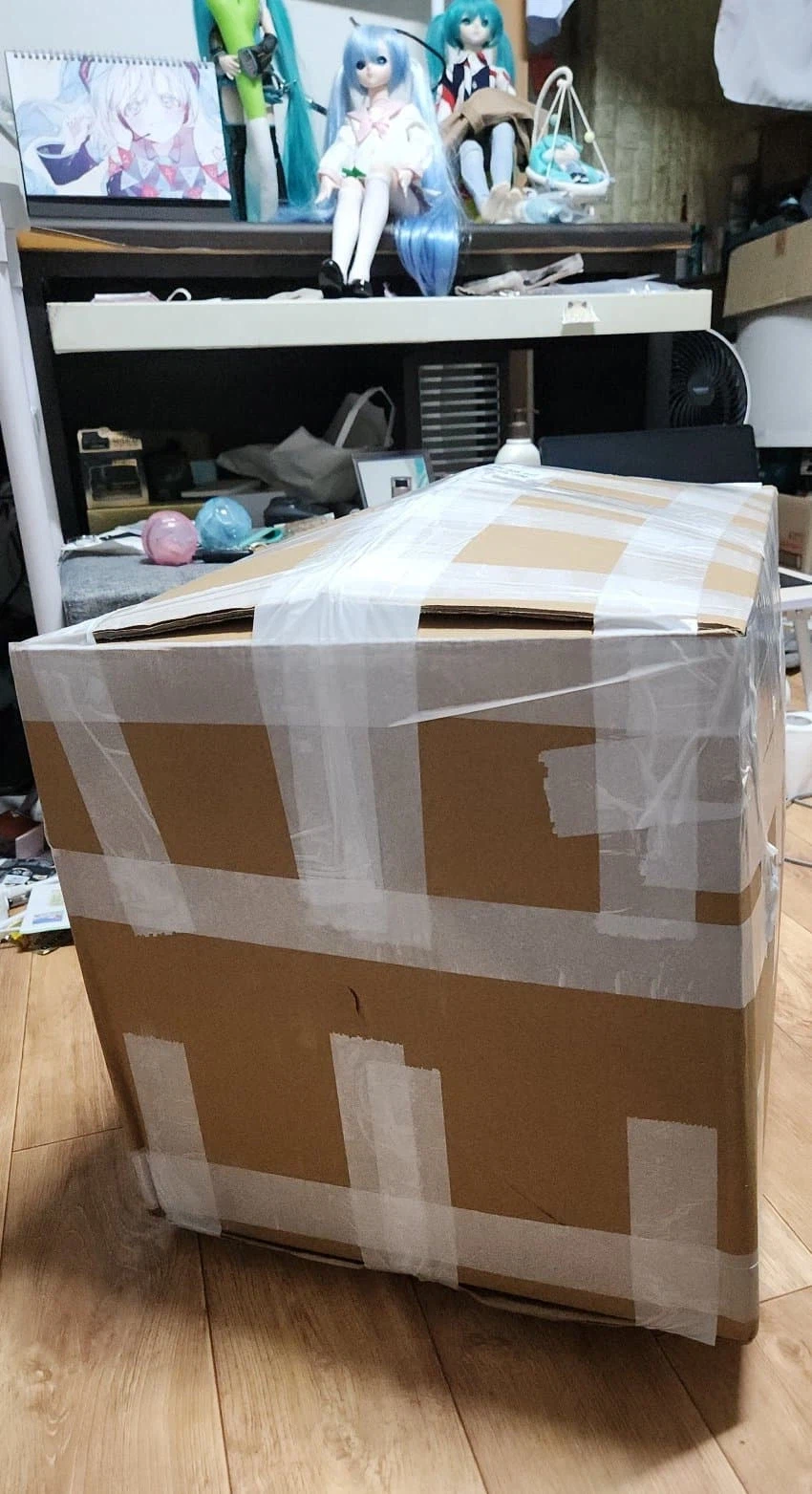 하츠네미쿠 : 마스터는 바닥에서 자.jpg_1.webp