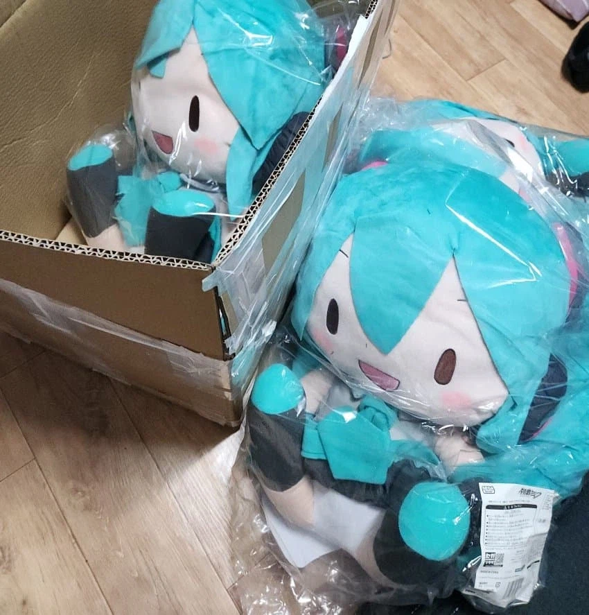 하츠네미쿠 : 마스터는 바닥에서 자.jpg_4.webp