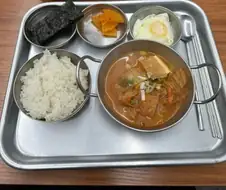 김치찌개 정식이 3000원에 무한리필 되는집