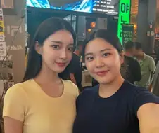 aa컵 존예 vs 평범 d컵