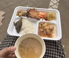 호불호 갈리는 교회 무료 식사.jpg