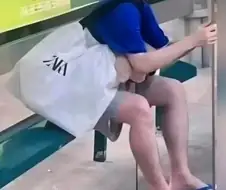 참수당한 시신이 발견되었다