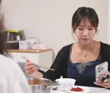 밑에집 할아버지 지난달에 돌아가셨잖아..?