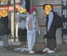 길거리에 나타난 아카자